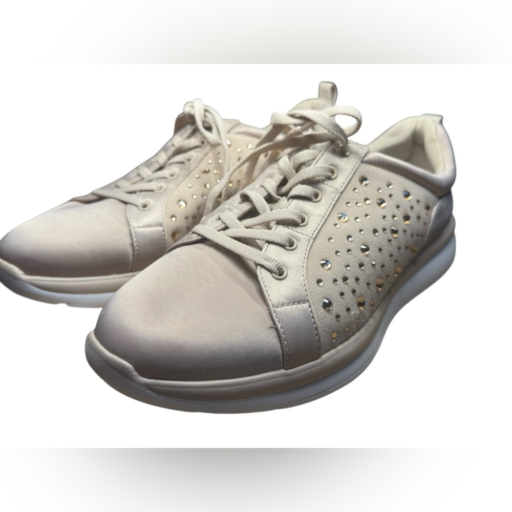 Clark’s Women’s Taupe Metallic Ezera Ave Lace-Up Sneakers